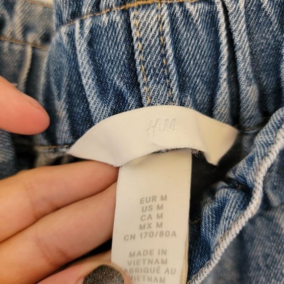 H&M Paperbag Waist Mom Short - Picture 3 of 5